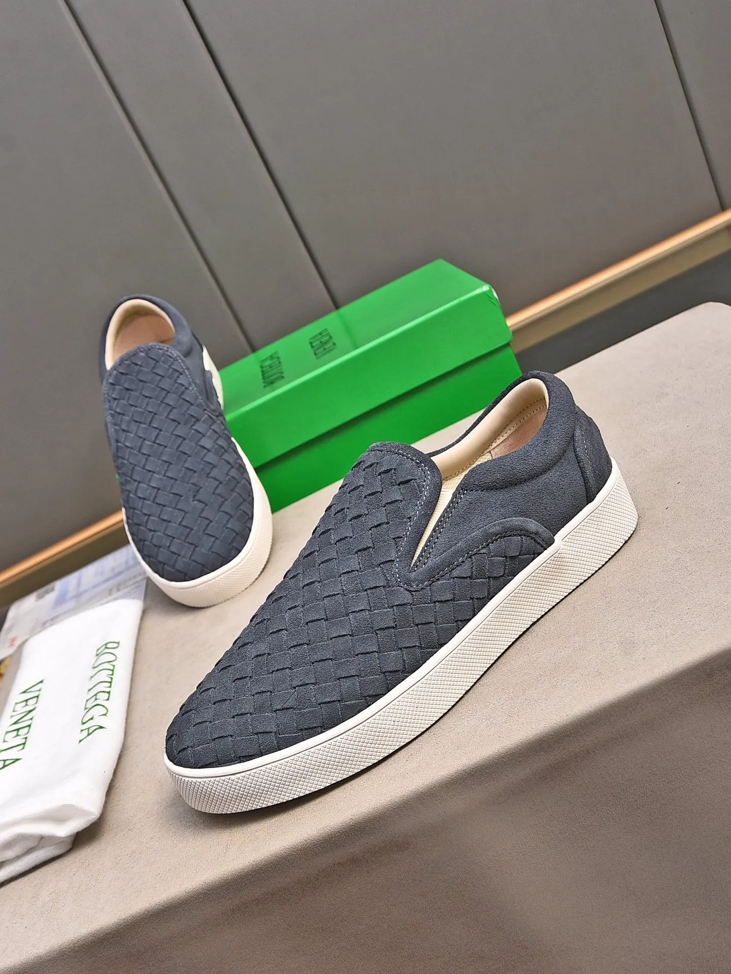 Men's shoes 💰460 [Sleeves series] BOTTEG* VENET* - high-end boutique Size: 38-44 (45 customized) BV new product, first-layer cowhide artificially woven classic style harmoniously blends with contemporary fashion temperament, rubber soles are light and flexible, water-dyed sheepskin pads! [Taobao, Tmall, and live streaming are the first choices]